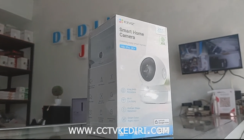<p>Apa itu CCTV Ezviz? CCTV Ezviz adalah produk kamera pengawas yang diproduksi oleh perusahaan teknologi asal Tiongkok, Hikvision, yang terkenal akan kualitas dan teknologi mutakhirnya. Ezviz menawarkan kamera pengawas dengan resolusi tinggi, fitur night vision (penglihatan malam), deteksi gerak pintar, serta kemampuan penyimpanan cloud yang aman dan mudah diakses. Beberapa varian produk Ezviz yang populer di antaranya adalah: Kamera Indoor: Desain compact, cocok untuk ruangan dalam rumah atau kantor.&nbsp;</p>